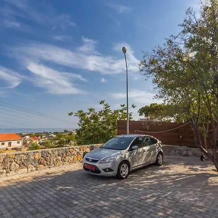 Special Class Sanctuary Cove B5 Suite *