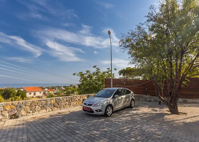 Special Class Sanctuary Cove B5 Suite *